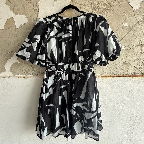NWT Puff Sleeve Black and White Abstract Mini Dress Passion Fusion Size L - Picture 9 of 10